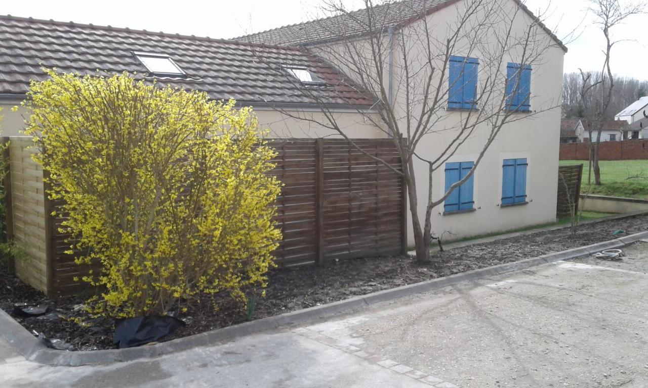 Les Champs Apartment Cernoy-en-Berry Bagian luar foto
