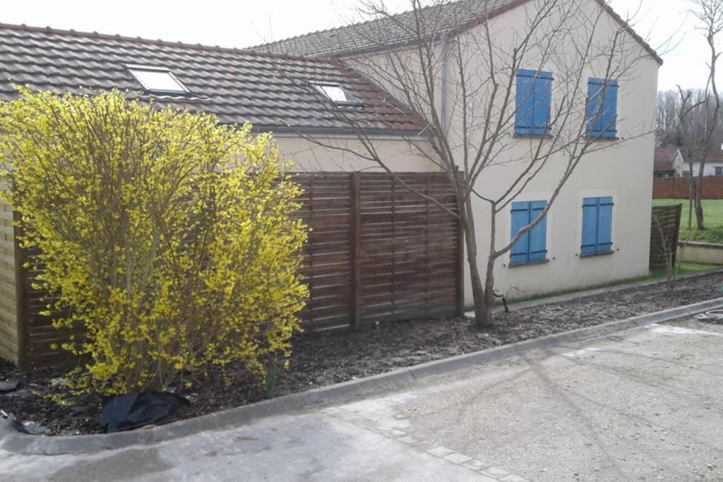 Les Champs Apartment Cernoy-en-Berry Bagian luar foto
